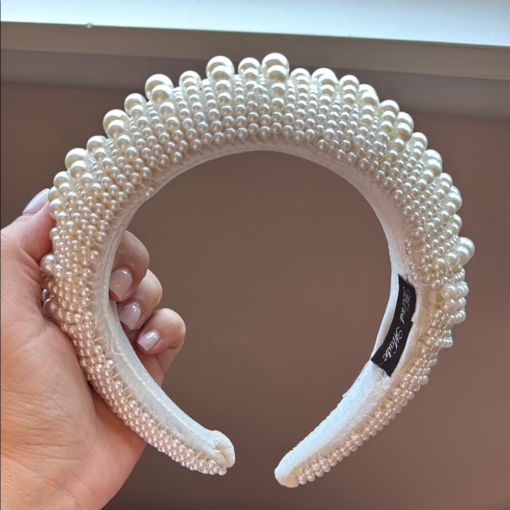 Elegant Pearl Embellished Headband